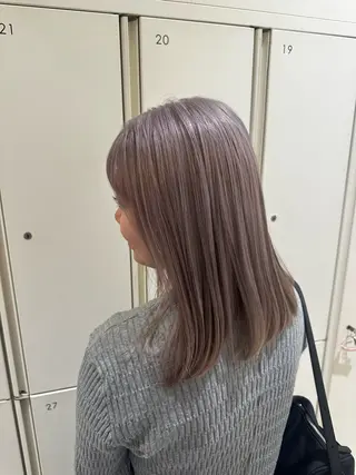 ミディアム カラー ヘアアレンジ タイトボブ個性派カラ ーAKANEのヘアスタイル