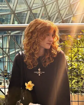 ミディアム パーマ atelier doux dimanche（アトリエ・ドゥー・ディマンシュ）所属・Fukamiレイヤー 透明感カラーのヘアスタイル