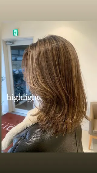 ミディアム 赤みオフの透明感職人 /ケア重視の美髪施術のヘアスタイル
