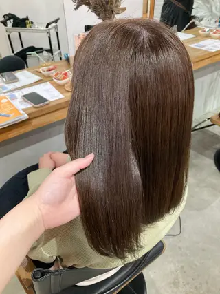 セミロング カラー ATELIER ZIZI川井さくらのヘアスタイル