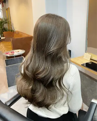 ロング カラー ミルクティーベージュ ❤︎レイヤー　MIAのヘアスタイル