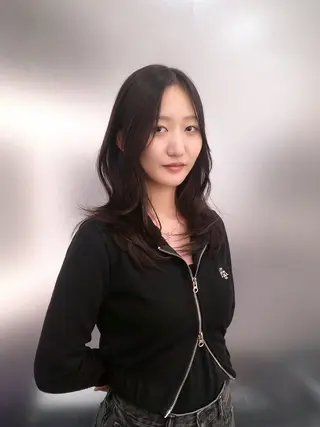 ロング イシカワ シオリのヘアスタイル