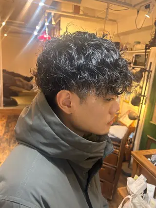 ショート パーマ メンズ 清水千優/パーマ/透 明感カラー/メンズのヘアスタイル