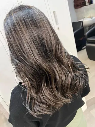 カラー 'Oli所属・寺嶋 貴大のヘアスタイル