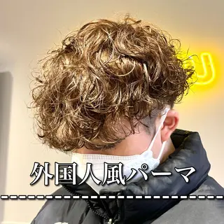 ショート パーマ ヘアアレンジ メンズ 艶カラー の達人のヘアスタイル
