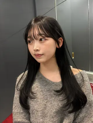 ロング 細井 友貴のヘアスタイル