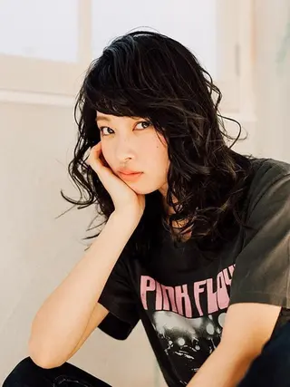 セミロング カラー 白髪ぼかしハイライト 柳川拓哉のヘアスタイル