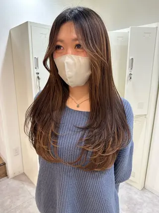 ロング 白髪ぼかしハイライト レイヤー川口　元気のヘアスタイル