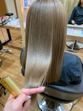 セミロング カラー idea研究学園店所属・艶髪／レイヤーカット 塚越　紗菜のヘアスタイル