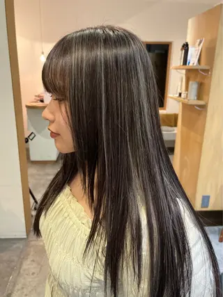 ロング YUI／レイヤー カット/透明感カラーのヘアスタイル