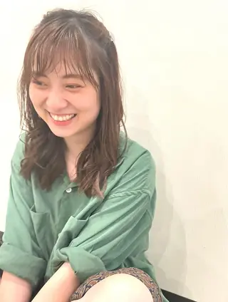 ミディアム 岡本 沙帆のヘアスタイル