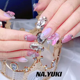 ネイル 🦋 Queenieのネイルデザイン