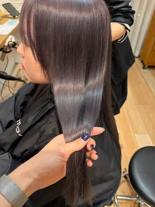 ロング カラー ミルクティー× グレージュMOMOのヘアスタイル