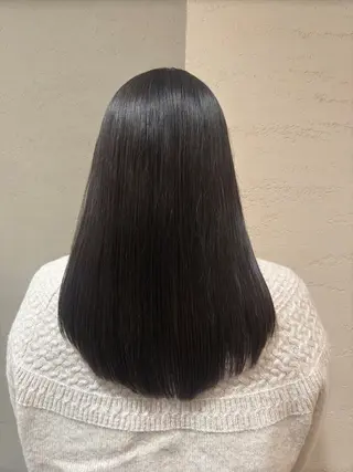 セミロング 頭から整える美容師 松田のヘアスタイル