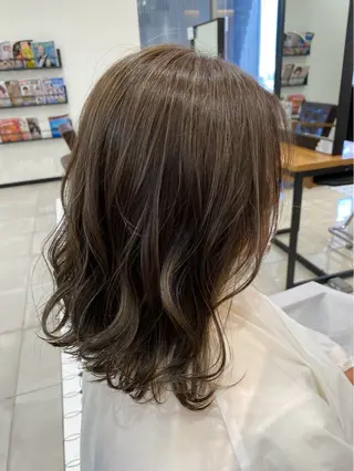 セミロング カラー 鬼童 友稀 ✨️艶カラー診断✨️のヘアスタイル