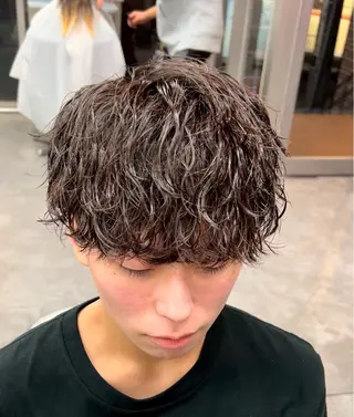 パーマ メンズハイトーン 北斗💍レイヤーのヘアスタイル