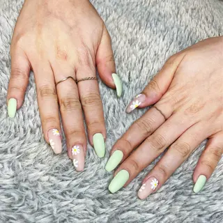 ネイル amour所属・amour ERIKAのマツエク・マツパデザイン