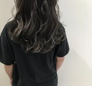 ミディアム due hair 京都駅前店 MILBON オージュア認定サロン【デューヘアー】所属・ハイトーンブリーチ 土坂　由志【京都】のヘアスタイル