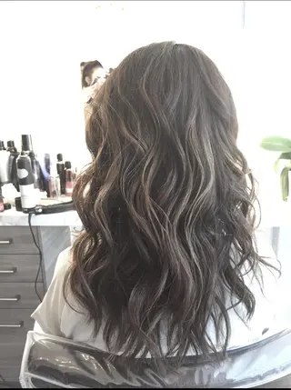 ミディアム カラー BOX mico.のヘアスタイル