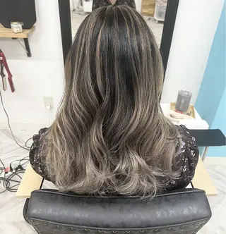 カラー YU MAのヘアスタイル