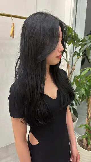 ロング カラー 伊藤 ゆいなのヘアスタイル