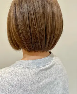 ショート カラー 新谷 玲日のヘアスタイル