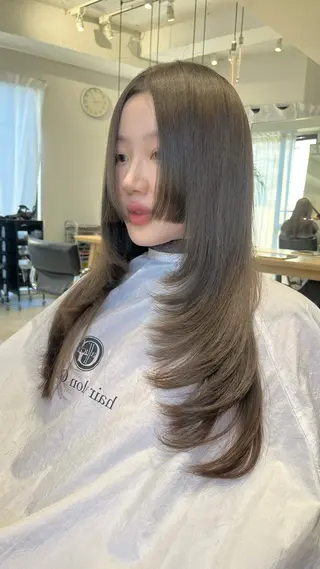 ロング 淡いハイトーンカラー レイヤーカットゆうかのヘアスタイル