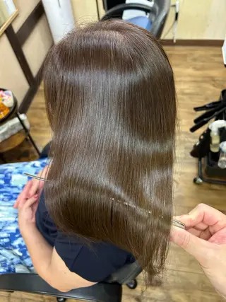 セミロング カラー みやたゆうき 髪質改善講師のヘアスタイル