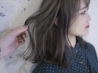 ミディアム Armoire所属・安藤悠里/ハイトーン /デザインカラーのヘアスタイル