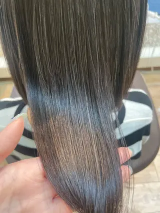 ミディアム ヘアーリゾートクランプ所属・伊藤 未奈のヘアスタイル