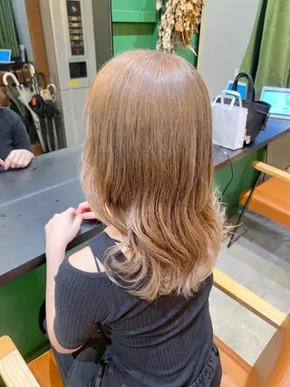 セミロング カラー ノイシキ サキのヘアスタイル