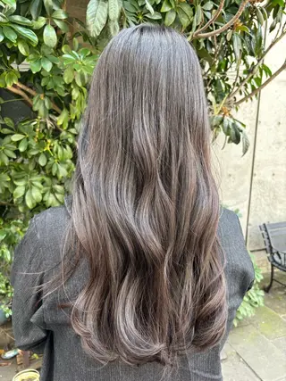 ロング 浦川 麗美のヘアスタイル