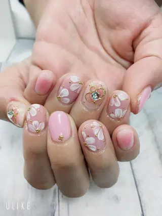 ネイル ネイルサロンTiara所属・戸倉 千秋のネイルデザイン