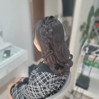 セミロング ヘアアレンジ 渥美 寿美翔のヘアスタイル