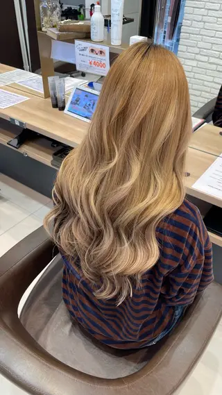 ロング Earth  Authentic 草津エイスクエア店所属・苗村 梨愛のヘアスタイル