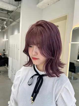 ミディアム maya レイヤーカットのヘアスタイル