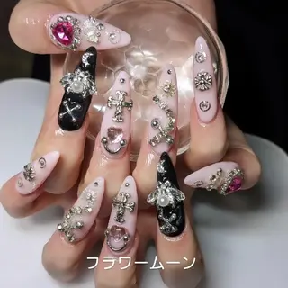 ネイル フラワー ムーンのネイルデザイン