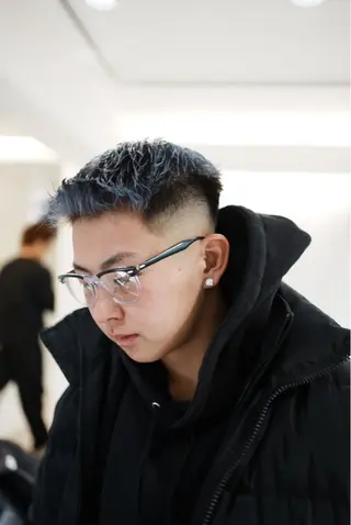 カラー メンズ Men’s  salon ANSWER所属・SHIZUKU 大阪短髪フェードのヘアスタイル