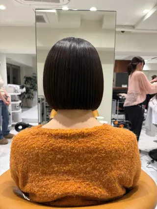 ショート ぱつっとボブ/透明感 カラー/Ayakaのヘアスタイル