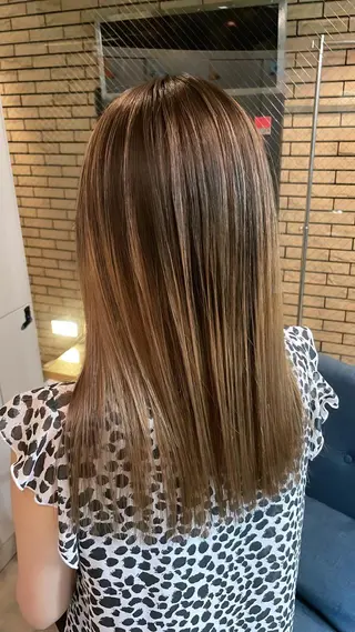 セミロング 難波ブリーチカラー 伊藤洋輝のヘアスタイル