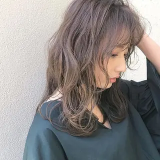 セミロング カラー 伊 杏のヘアスタイル