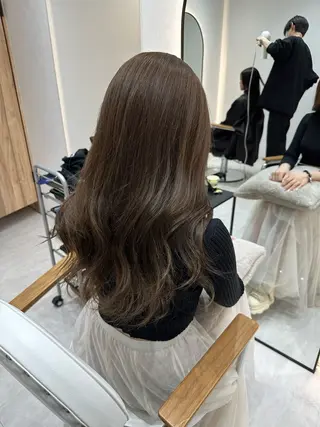 ロング カラー 赤み消し/オリーブ カーキ/福田れんのヘアスタイル