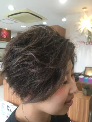 ショート カラー 白髪ぼかしハイライト 柳川拓哉のヘアスタイル