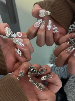 ネイル ♱˖⁺ 𝒎𝒐𝒑𝒊 ⁺のネイルデザイン