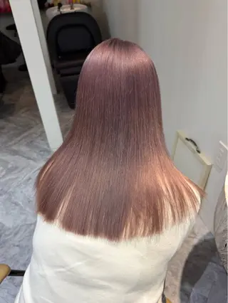 セミロング カラー ミルクティー× グレージュMOMOのヘアスタイル