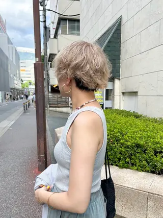 ショート カラー DOULAQ所属・AKO .のヘアスタイル