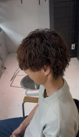 ショート パーマ メンズ men's salon gaudi 高槻店所属・波巻きパーマ/ 曲がる縮毛矯正/川岸のヘアスタイル