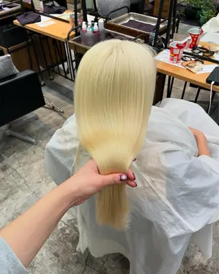 ロング 韓国レイヤーカット/ ハイトーン/マアヤのヘアスタイル