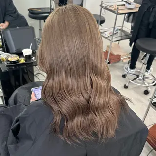 セミロング REAL 心斎橋所属・ブリーチ/ベージュ /デザイン/ナツミのヘアスタイル