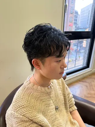 ショート パーマ メンズ 溝口 槙里也のヘアスタイル